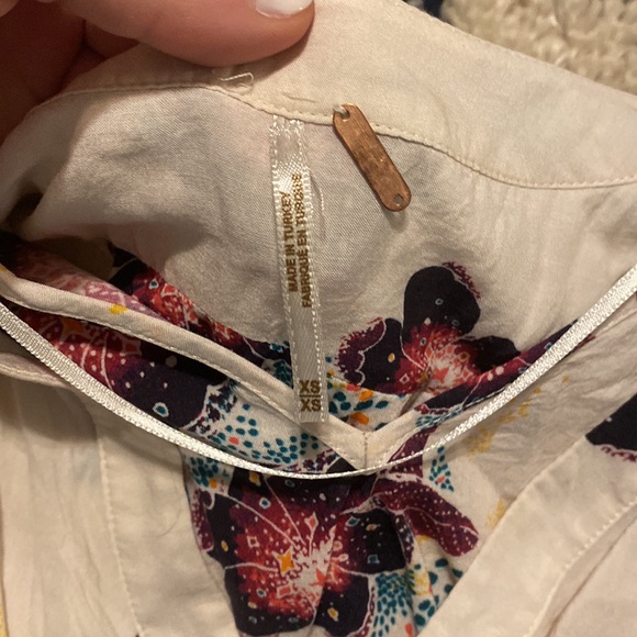 Cream floral Free People long sleeve top. Size XS - Picture 2 of 3